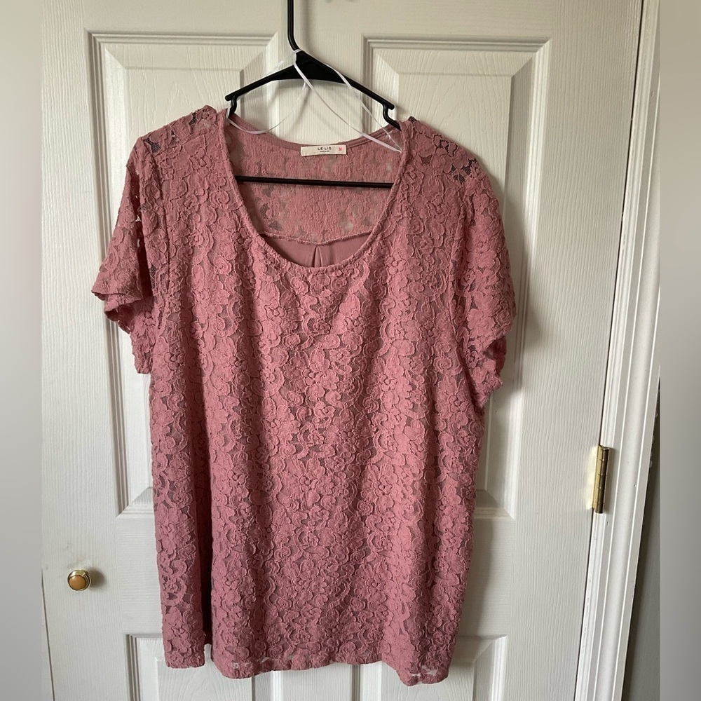Lelis lace top. Short sleeve. Size 1X